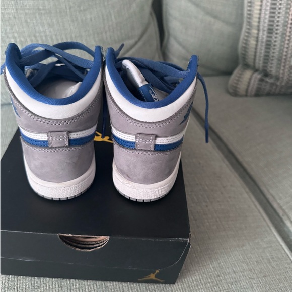 Jordan 1 Retro High OG - Picture 4 of 6